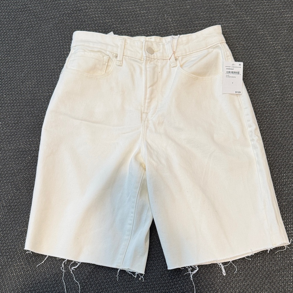 Good American 90’s Bermuda- Off White Denim Cutoff Shorts - Picture 2 of 5